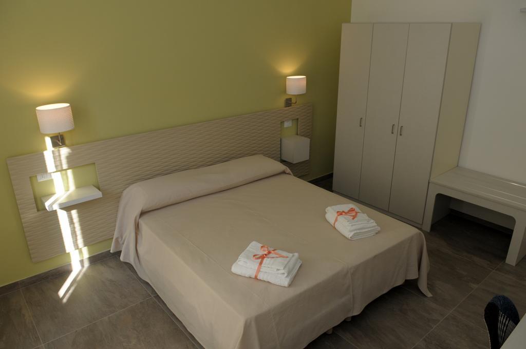 Della Torre Rooms Lecce Bagian luar foto