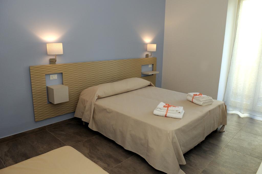 Della Torre Rooms Lecce Bagian luar foto