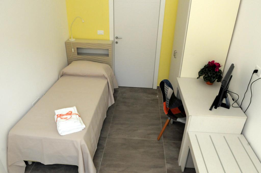 Della Torre Rooms Lecce Bagian luar foto