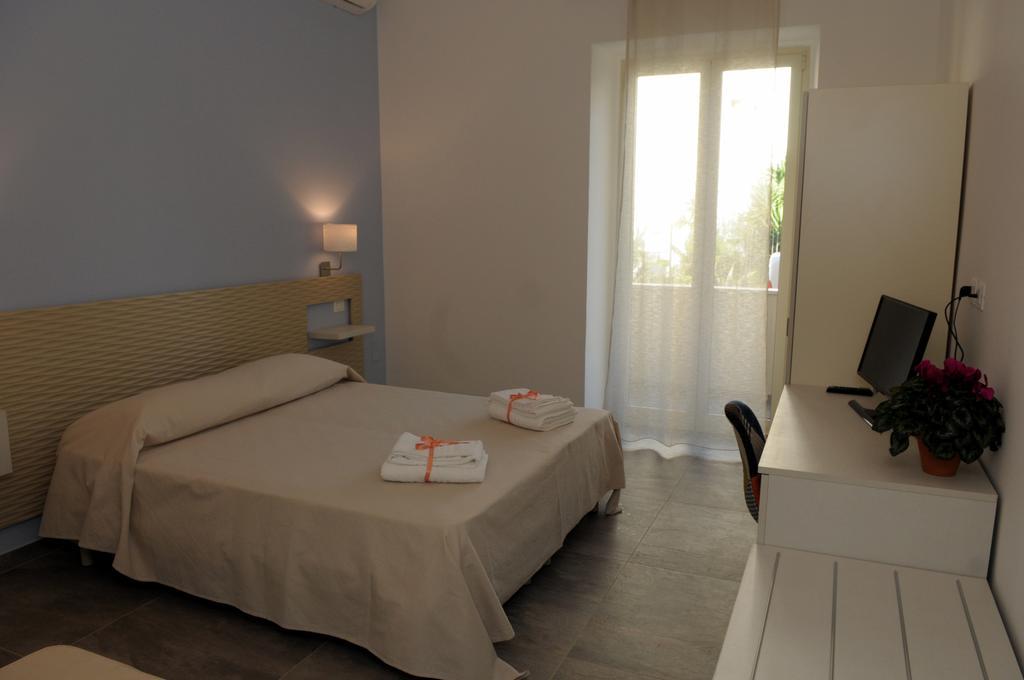 Della Torre Rooms Lecce Bagian luar foto